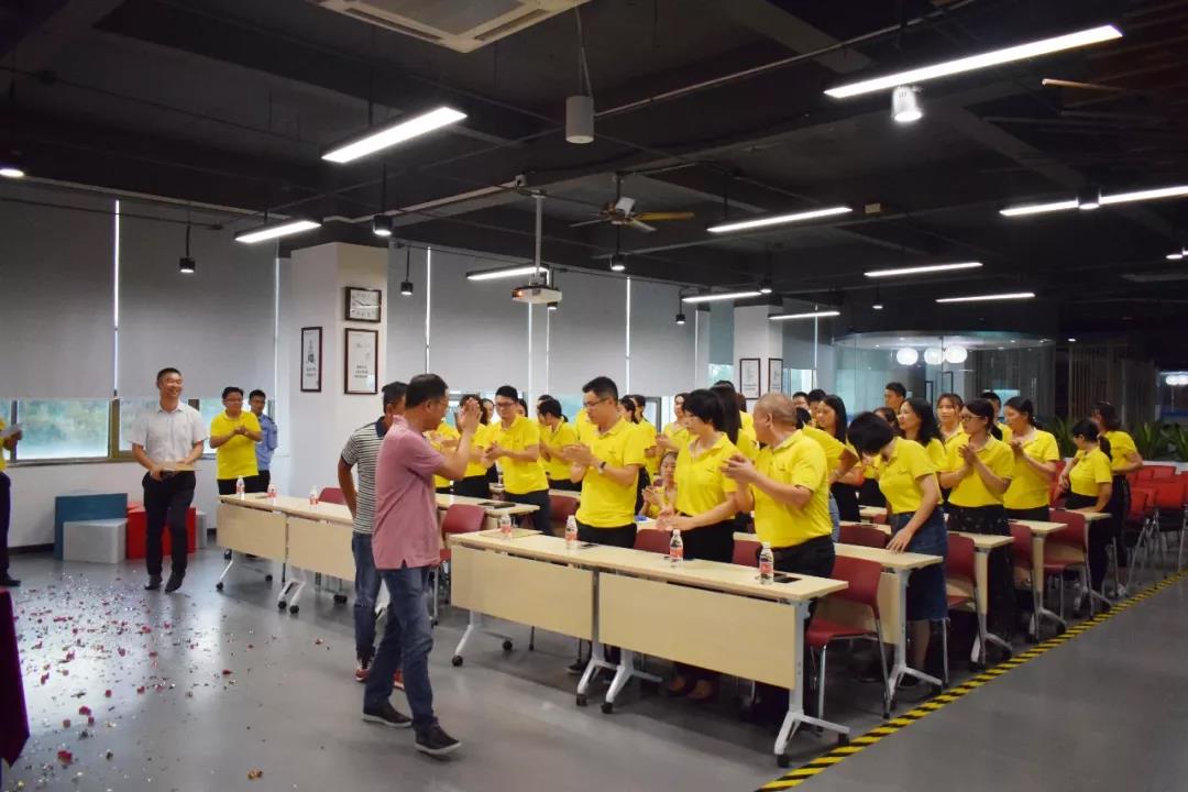 新红阳热烈欢迎香蕉视频免费版下载家具集团董事长-黄寿金先生的到来